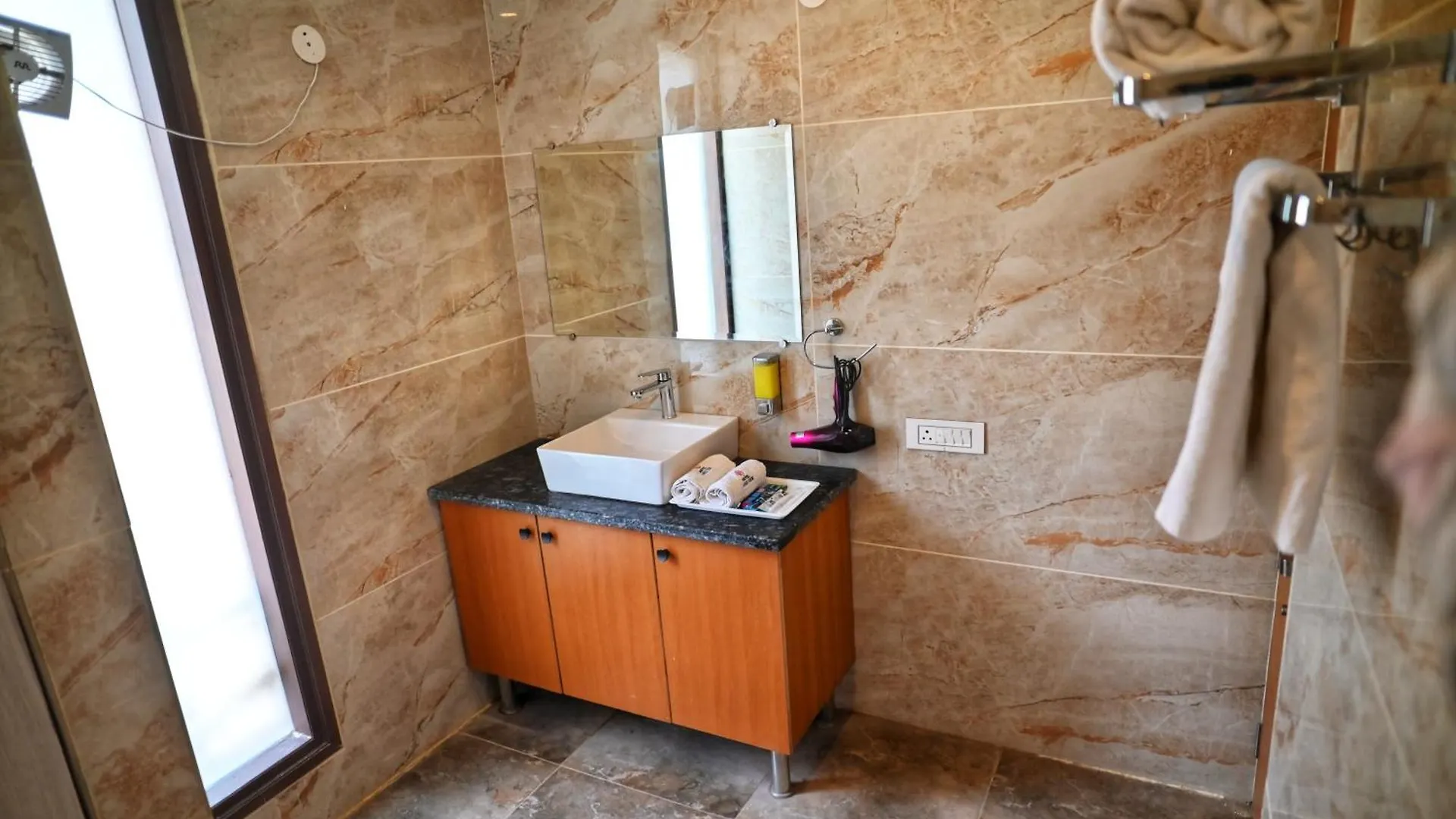 Hotel Lake View Chandīgarh