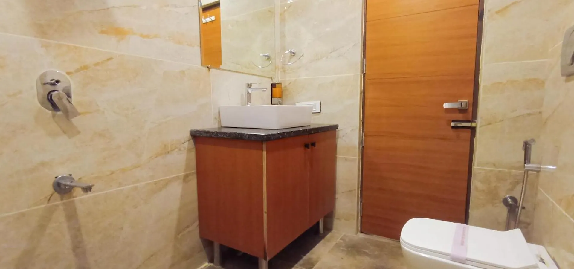 Hotel Lake View Chandīgarh