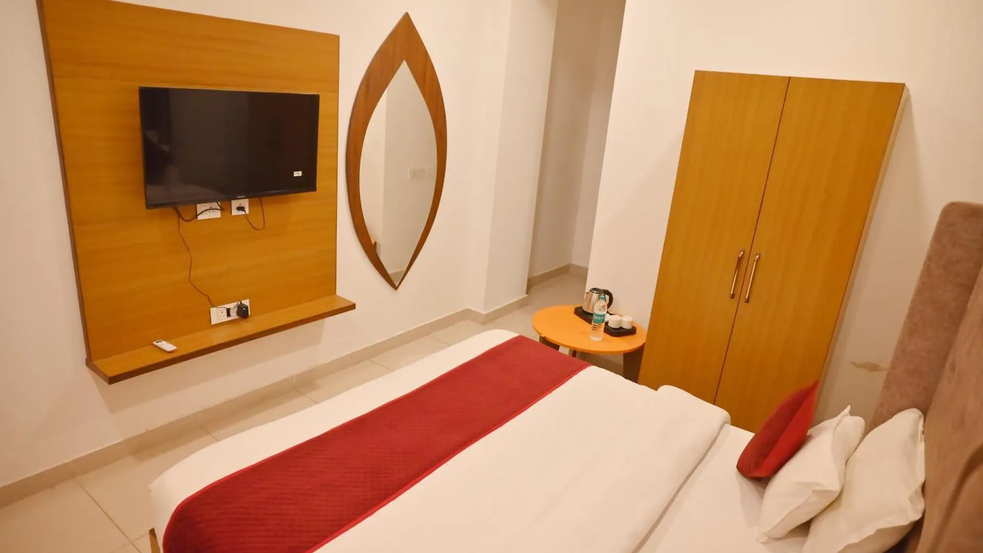 Hotel Lake View Chandigarh 0*,
