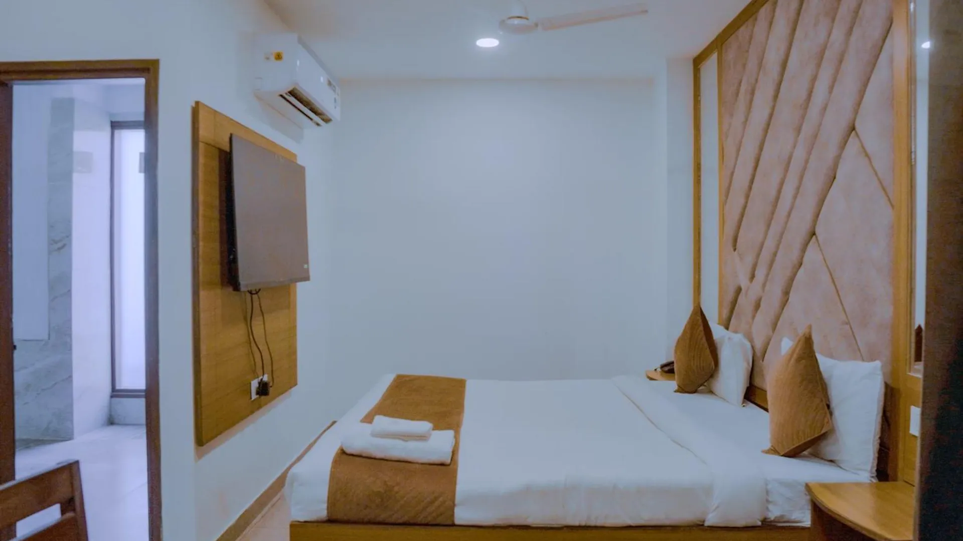 Hotel Lake View Chandigarh